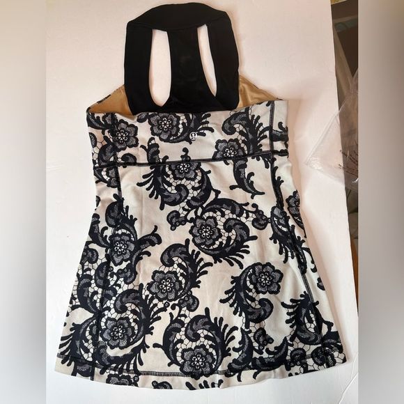 Lululemon Athletica Laceoflage WorkOut Scoop NeckTank Top Black Crème Floral SZ6 - Picture 6 of 17